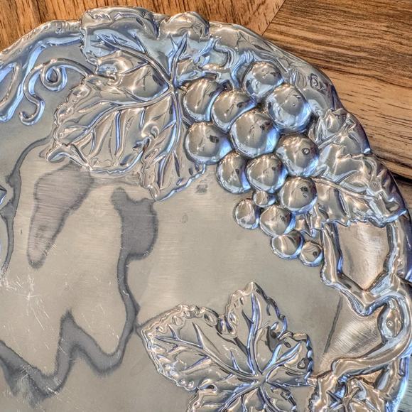 Vintage 2000 Arthur Court Designs-Vine & Grape Bunches-Aluminum Plate/Platter-8” - Picture 5 of 9